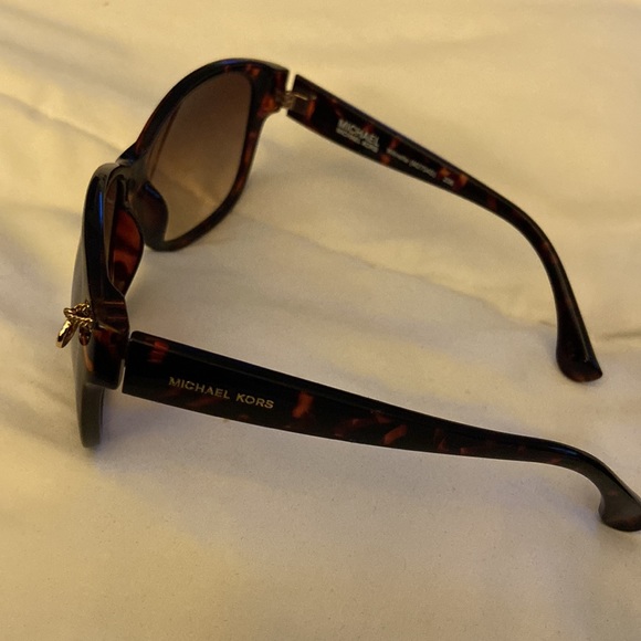 MICHAEL KORS WILMETTE SUNGLASSES - Picture 9 of 13